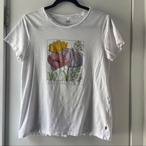 Levi’s Floral Graphic Tee